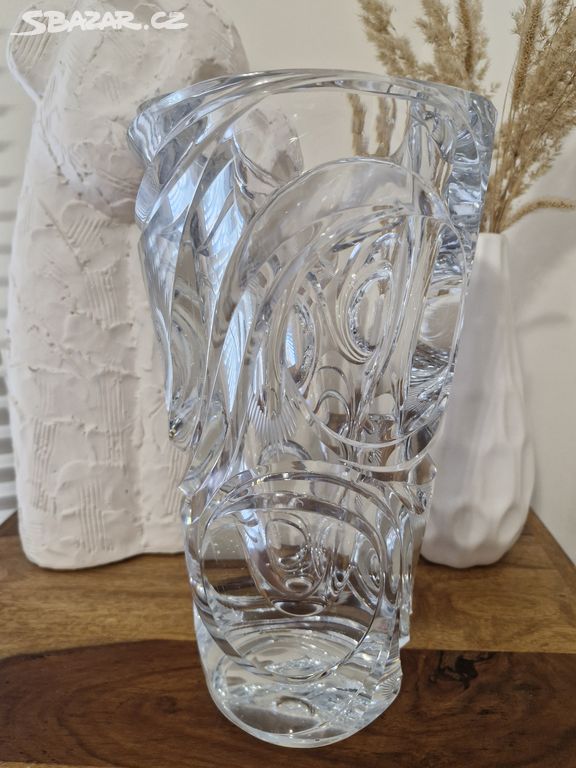 Luxusní váza z čirého broušeného skla -L. Smrčková