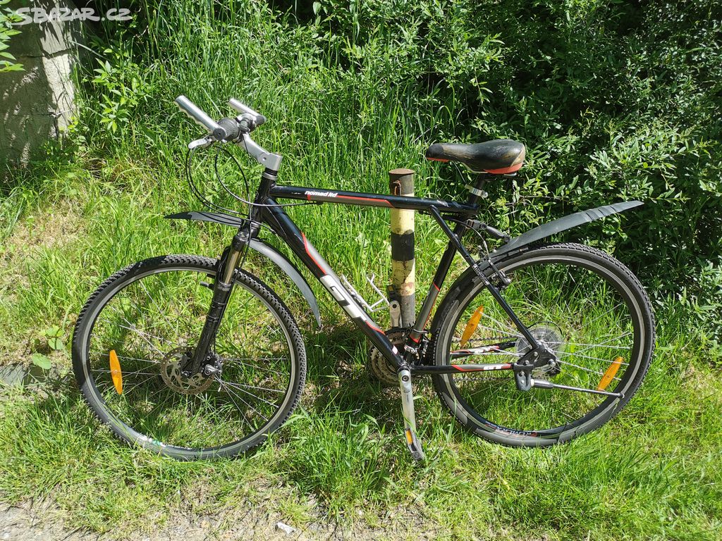 Trekové kolo GT Nomad LTD