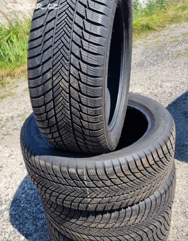 Pěkné zimní pneu Bridgestone Blizzak 235/50/19