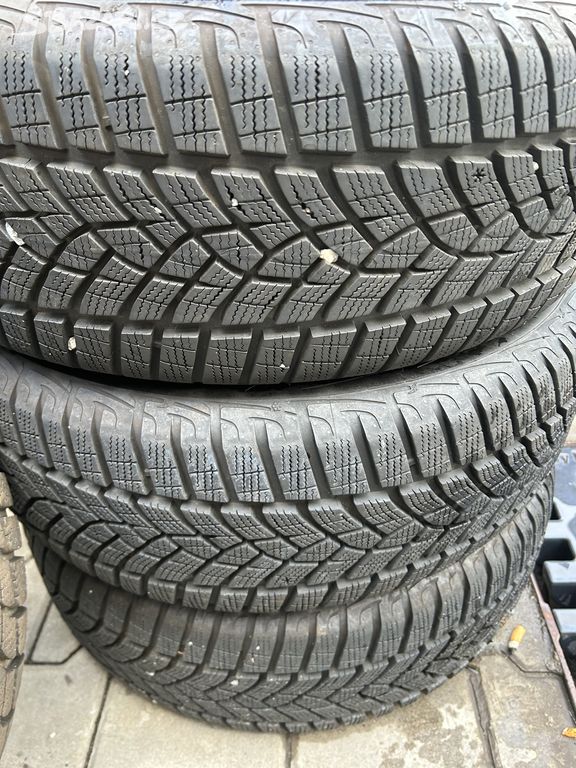 Goodyear Ultragrip zimní sada 215/60 R16