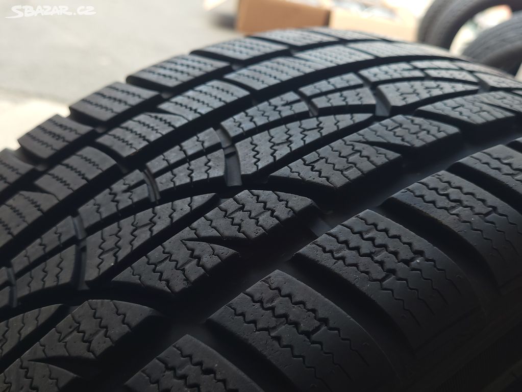 Téměř NEJETÉ zimní pneu Hankook 205/45/17 RFT sada