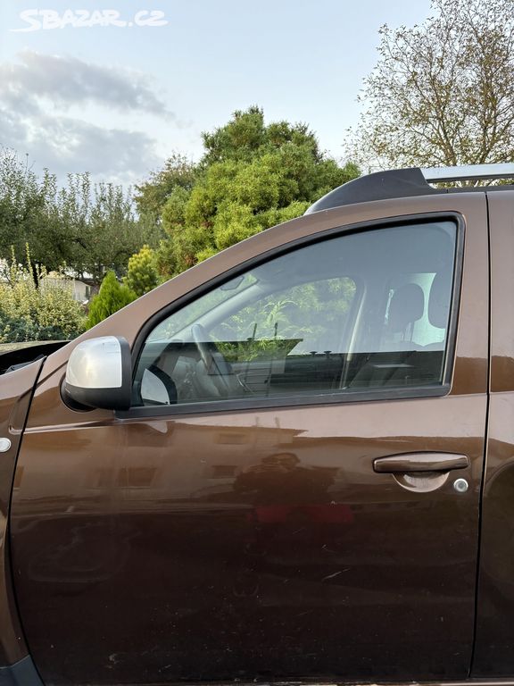 levé přední dveře Dacia Duster