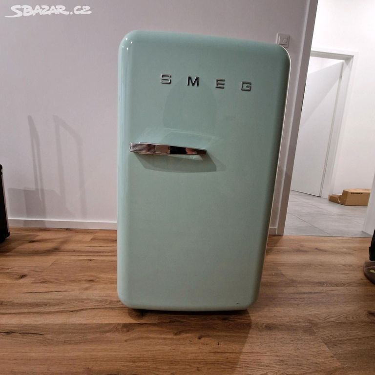 Smeg FAB10 - mintová