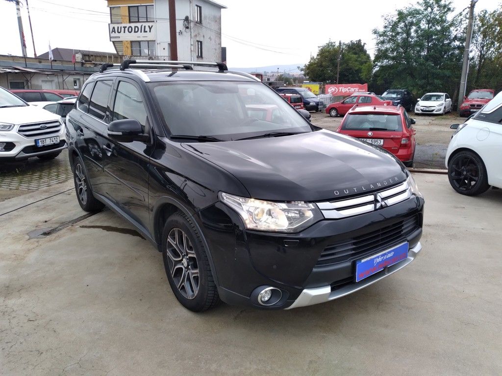 MITSUBISHI OUTLANDER 2.2 DI-D 4x4 AT IN STYLE