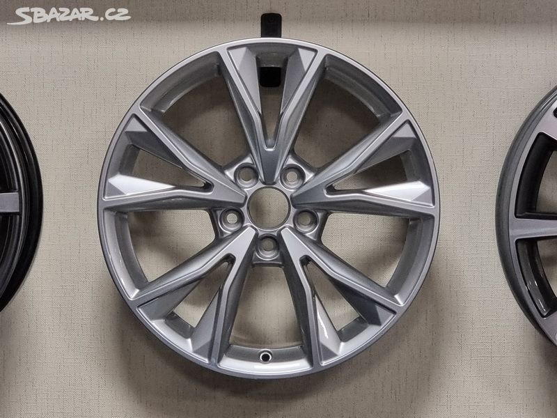 nová originál AUDI Q3 (F3) 7x18" 5x112 ET43 R18