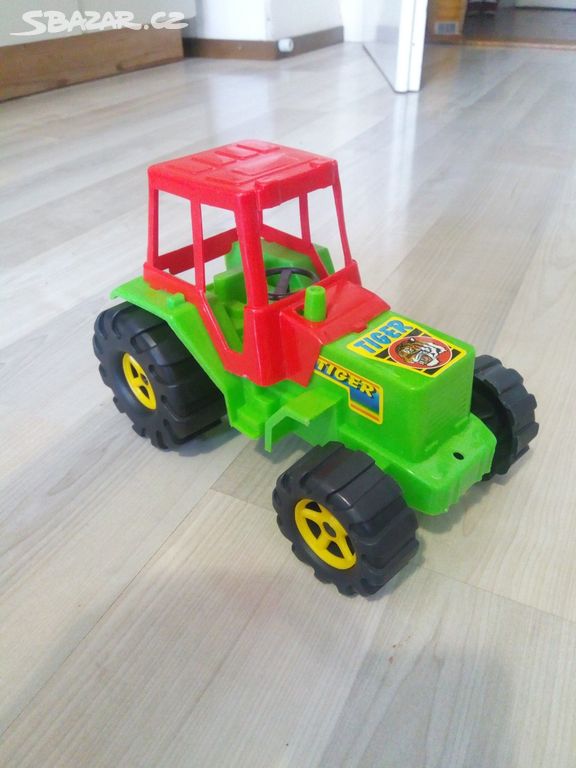 Prodám dětský plastový traktor. Pěkný!