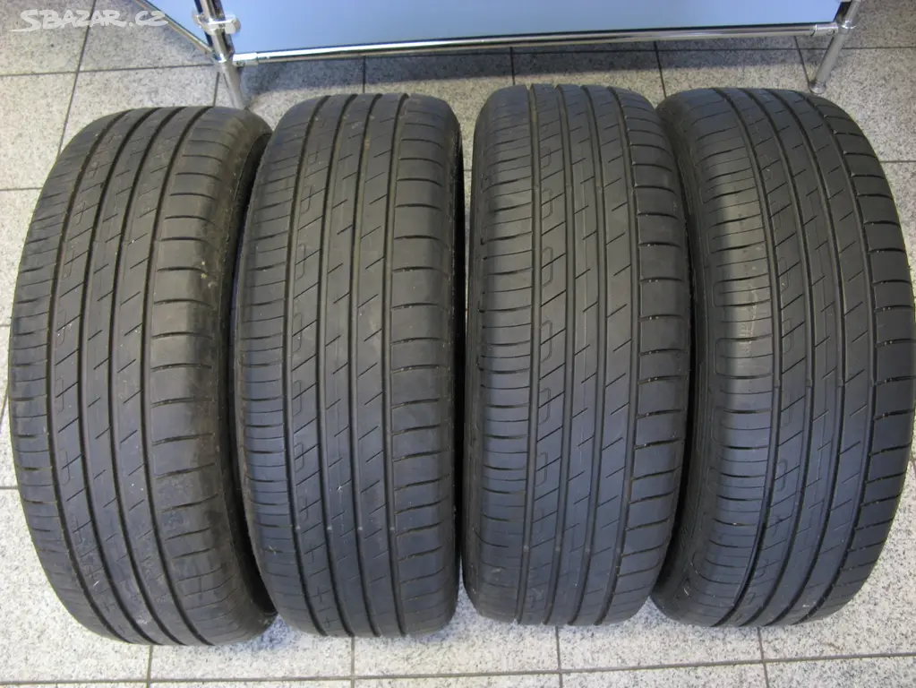 Náhled: 215/60R17 100H GOOD YEAR EFFICIENT GRIP PERFORMANC