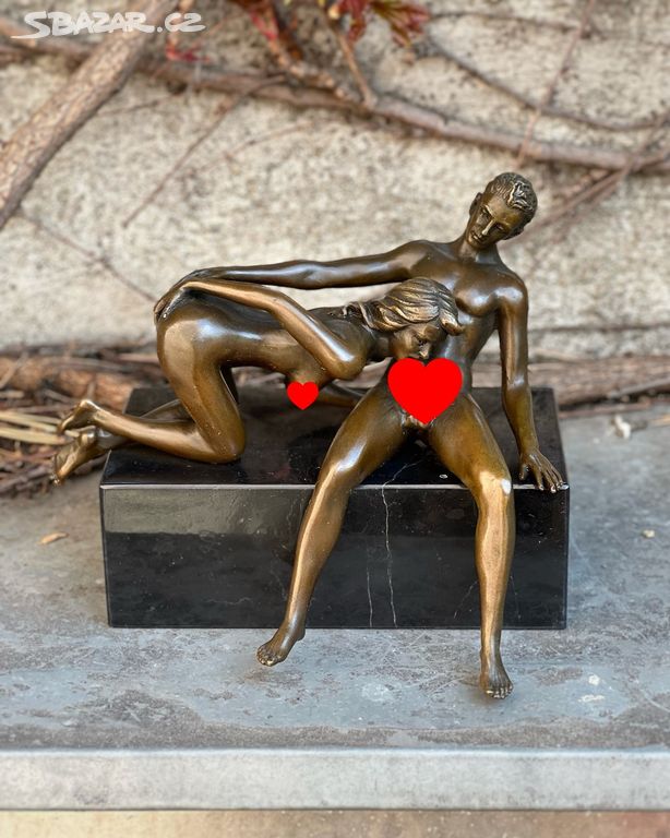 Bronzová socha - par - akt - laska