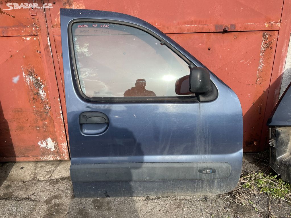 prodám na Renault Kangoo 2002 právé dveře