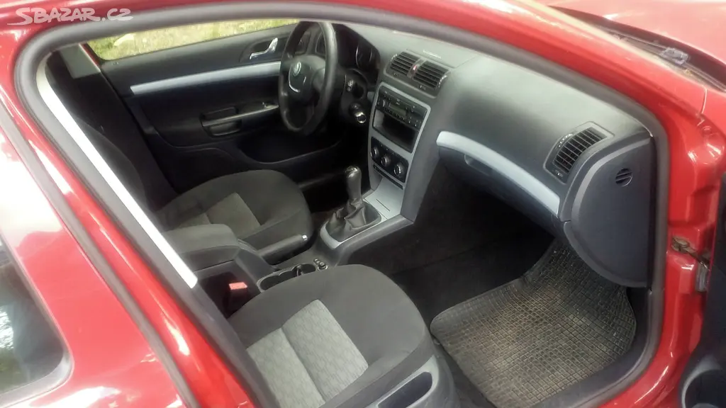 Škoda Octavia combi II 1.6i 75kW 2010 Facelift-TOP - fotka 2