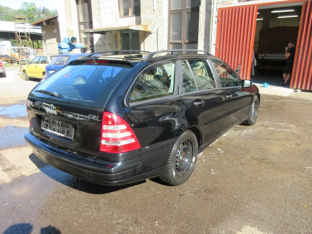 MERCEDES BENZ 220 CDI - fotka 5