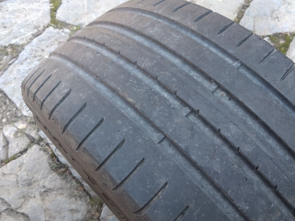 Prodám 2 letní pneu 235 40 18 GOODYEAR vzorek 65%