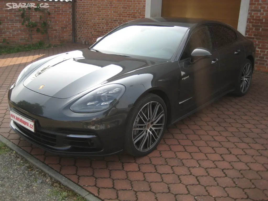 PORSCHE PANAMERA 4E-HYBRID 1. MAJITEL, SERVISKA