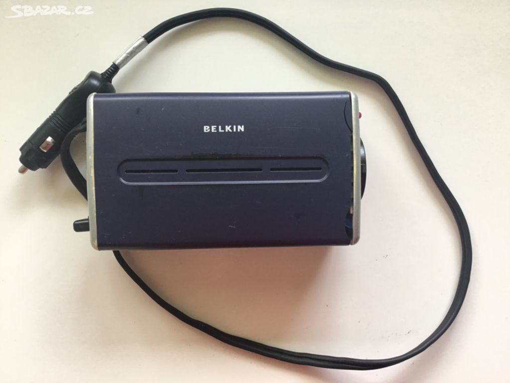 BELKIN 300W univerzální napájecí autoadaptér