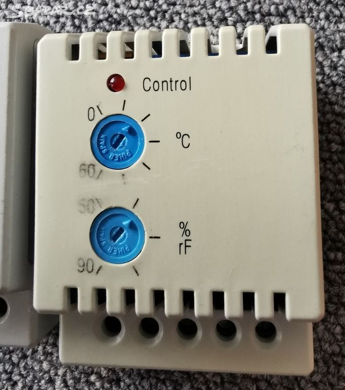 Regulátor teploty A vlhkosti 0-60°C,50-90% 8A/250V