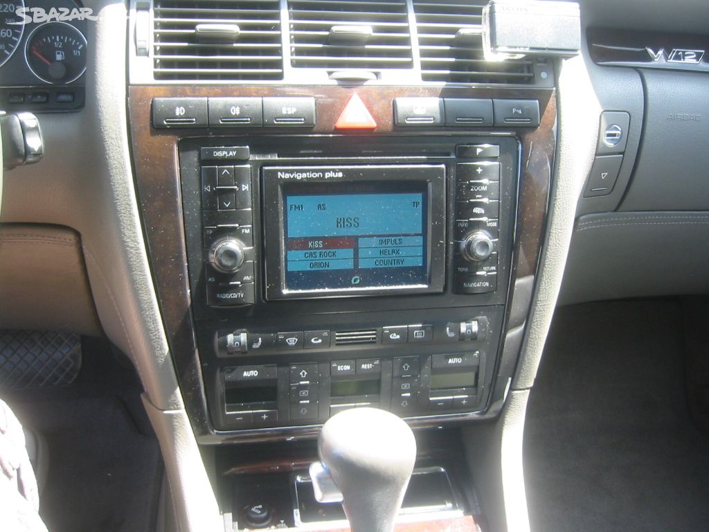 AUDI A8, S8 D2 - prodám navigaci + středový panel