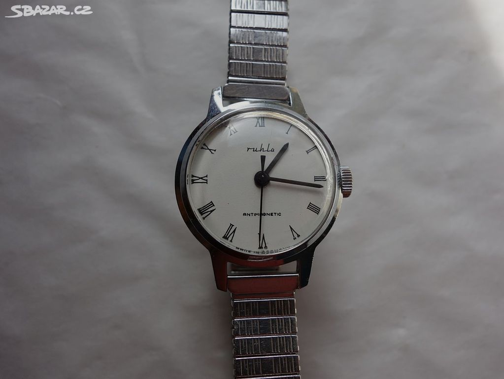 Staré,funkční,zachovalé hodinky Ruhla-Antimagnetic