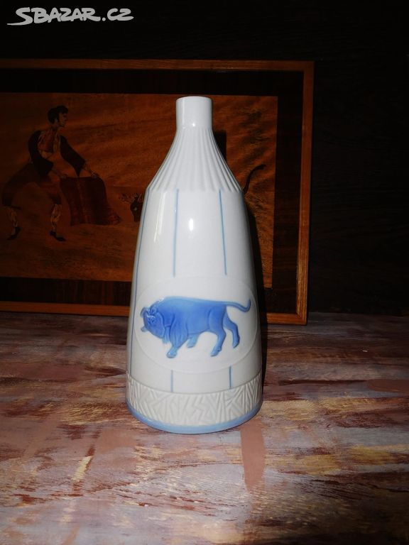 Porcelánová láhev od vodky Blasuer Bison