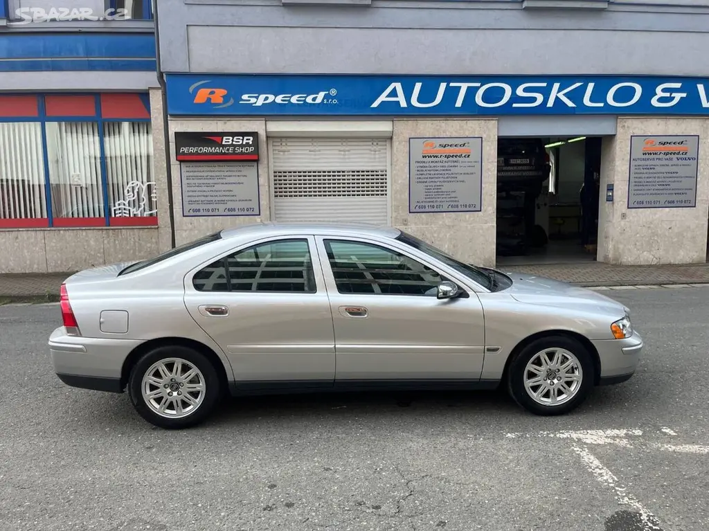 Volvo S60 2.5T 154kW Automat - fotka 3