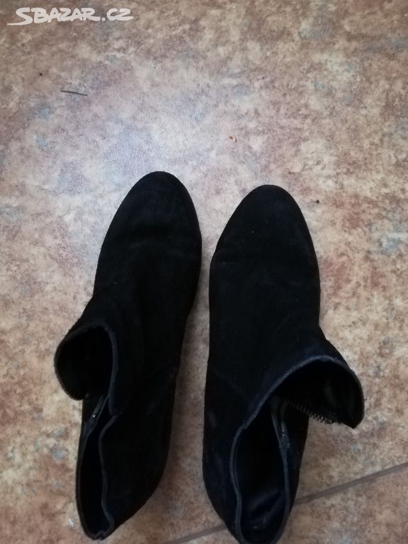 Černé boty velikost 39 kotníkové