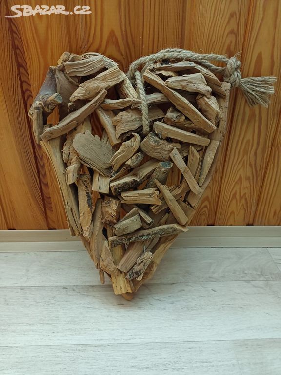 Prodám velké dřevěné srdce 40 cm