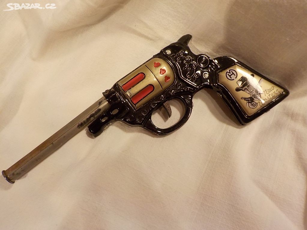 Stará hračka revolver