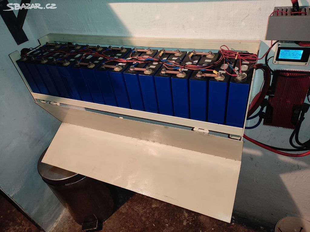 7,8 Kw baterie LiFePo4 51.2V plus BMS 200 Ah, box