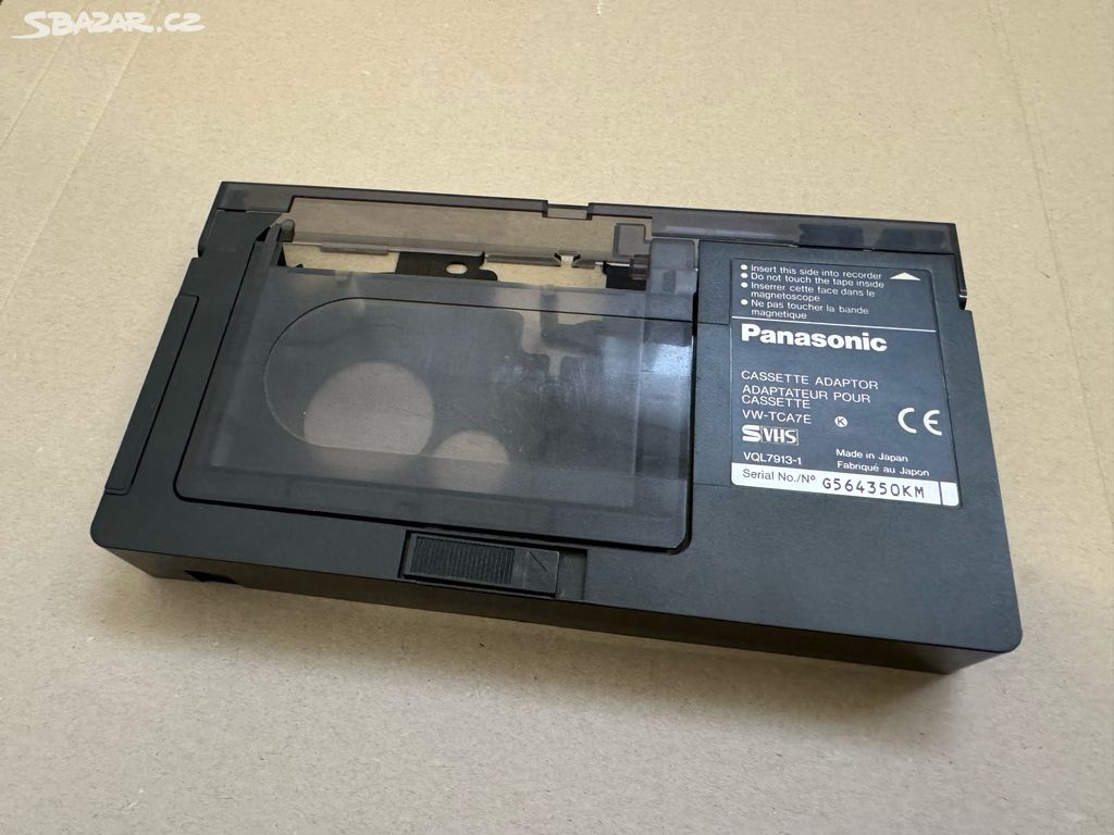 Adaptér pro VHS-C kazety do VHS video přehrávače