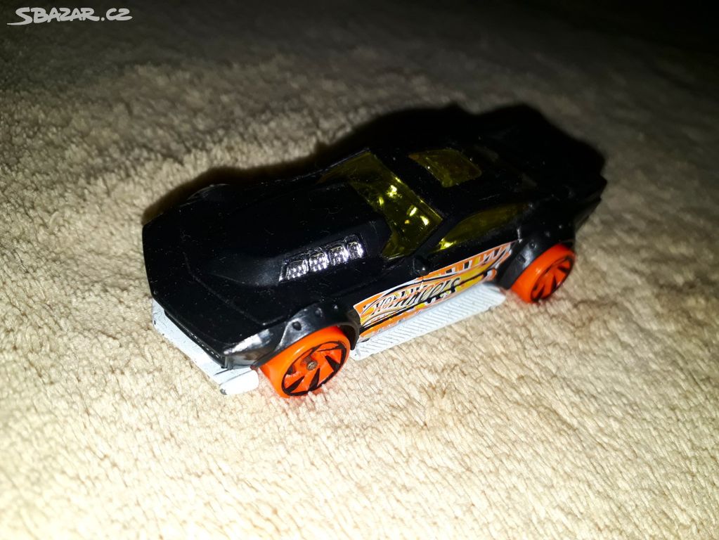 kovové autíčko hot wheels v měřítku 1:64 cm