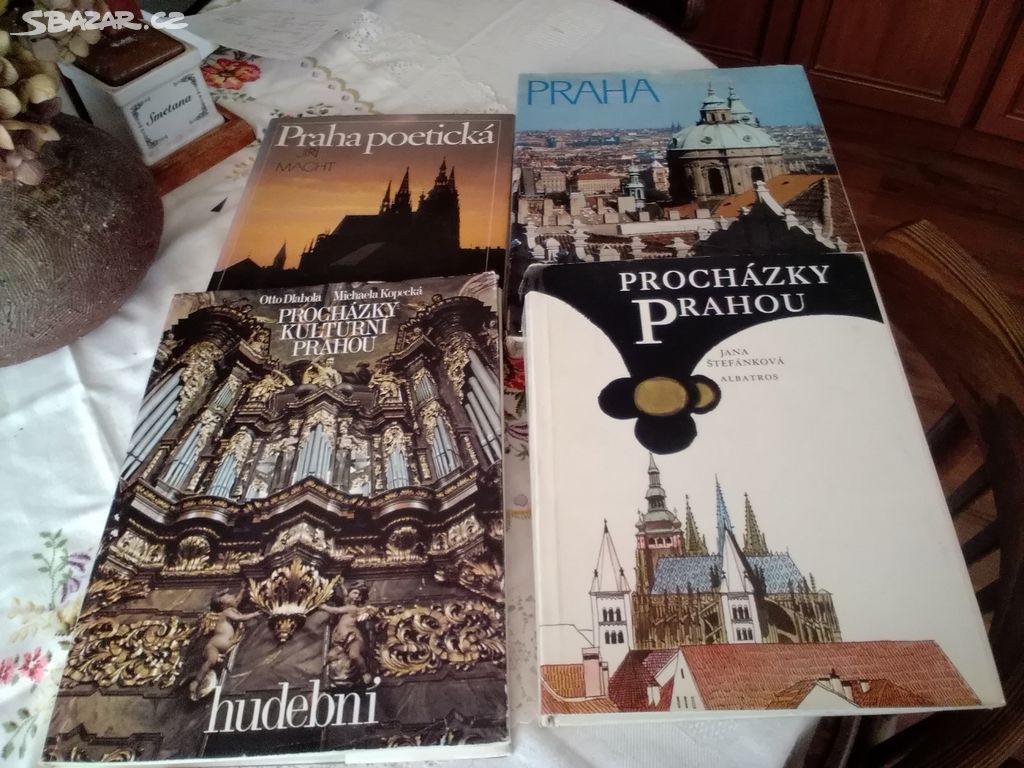 4x rúzné knihy o Praze
