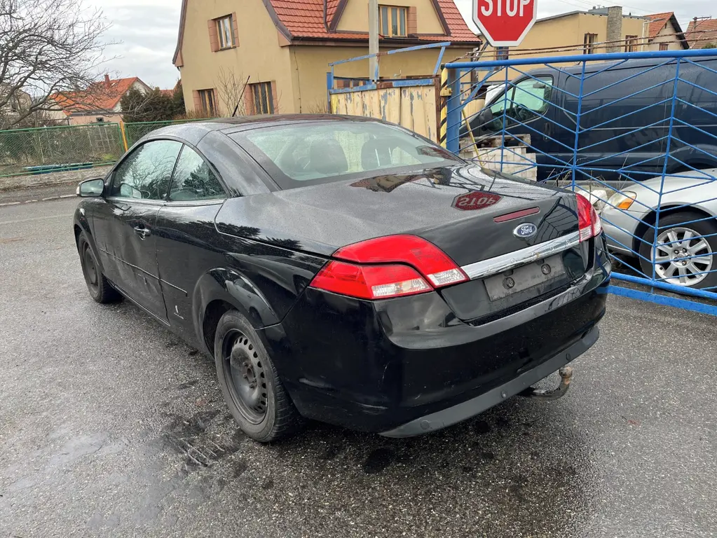 Ford Focus 2.0i 16V 107KW Kabriolet - fotka 4