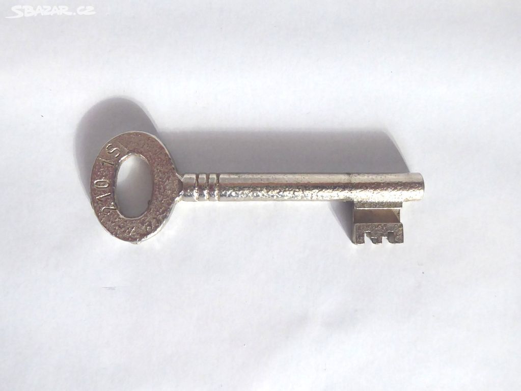 B023_ Klíč, dveřní zámek