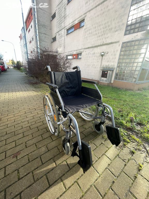 invalidní vozík b+b - skládací mechanický vozík