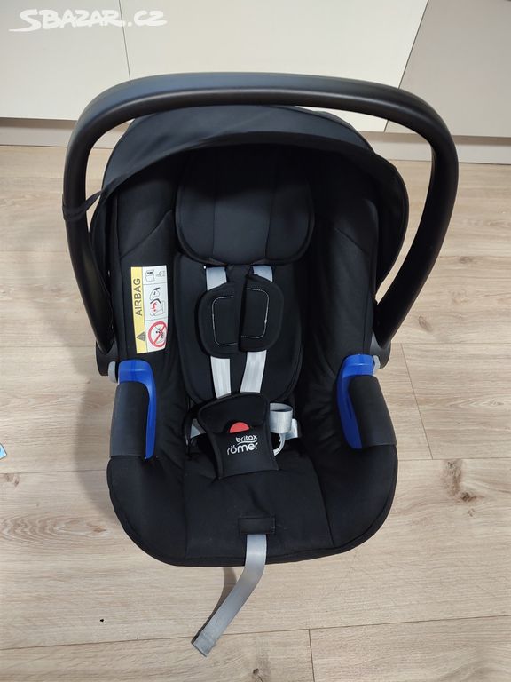 Britax Romer baby Safe i-size s Isofix základnou