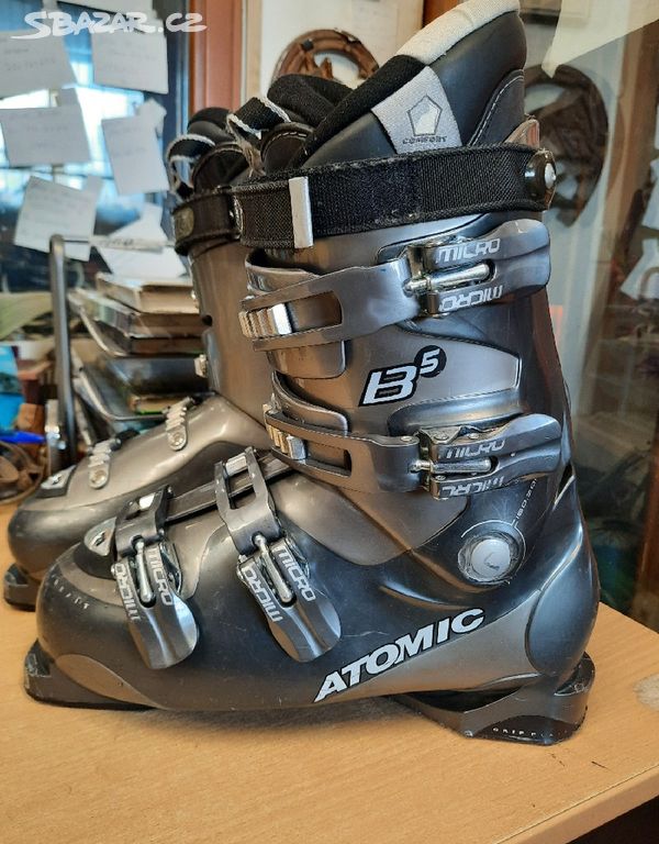 Atomic b5 ski boots 2025