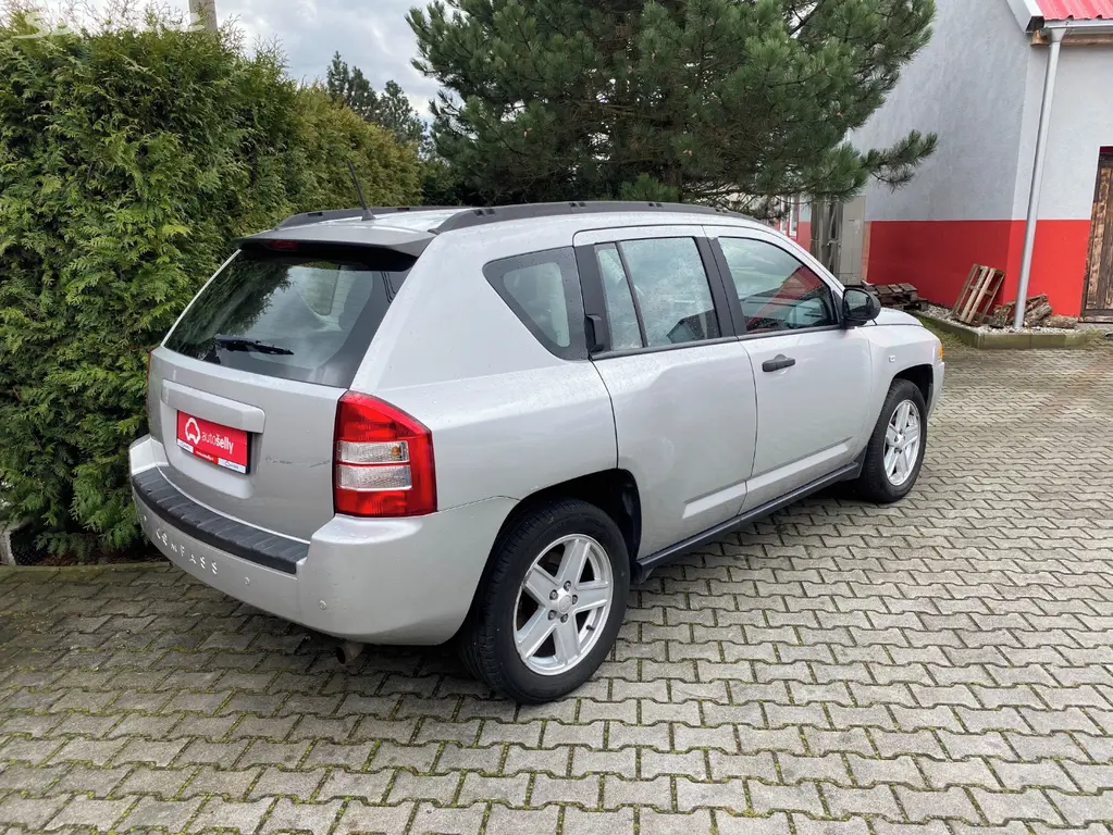 JEEP COMPASS 2,0 TDI LIMITED / 4X4 / 2007 - fotka 5