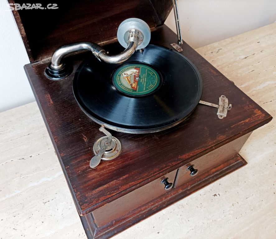 Starožitný stolní gramofon ve dřevené skříni