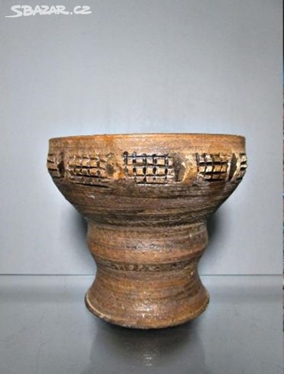 Starožitná váza keramika, signováno r. 1968