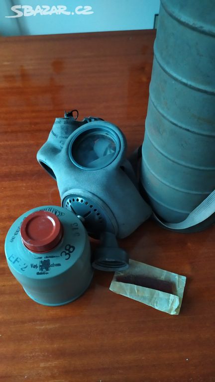 Stará vojenská plynová maska, filtr, kryt - 1938