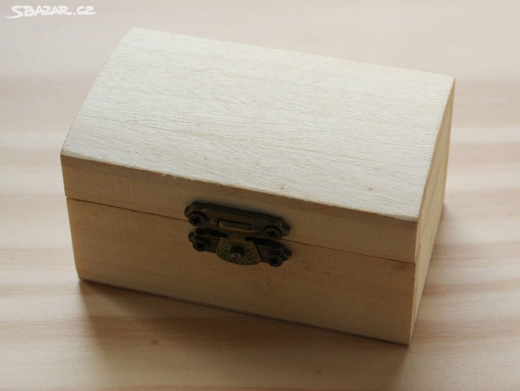 Dřevěná mini krabička na hry, kostky, zapínání
