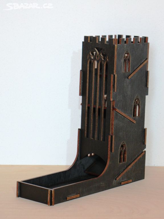 Kostky, dřevěná 3D věž pro hru v kostky TOWER