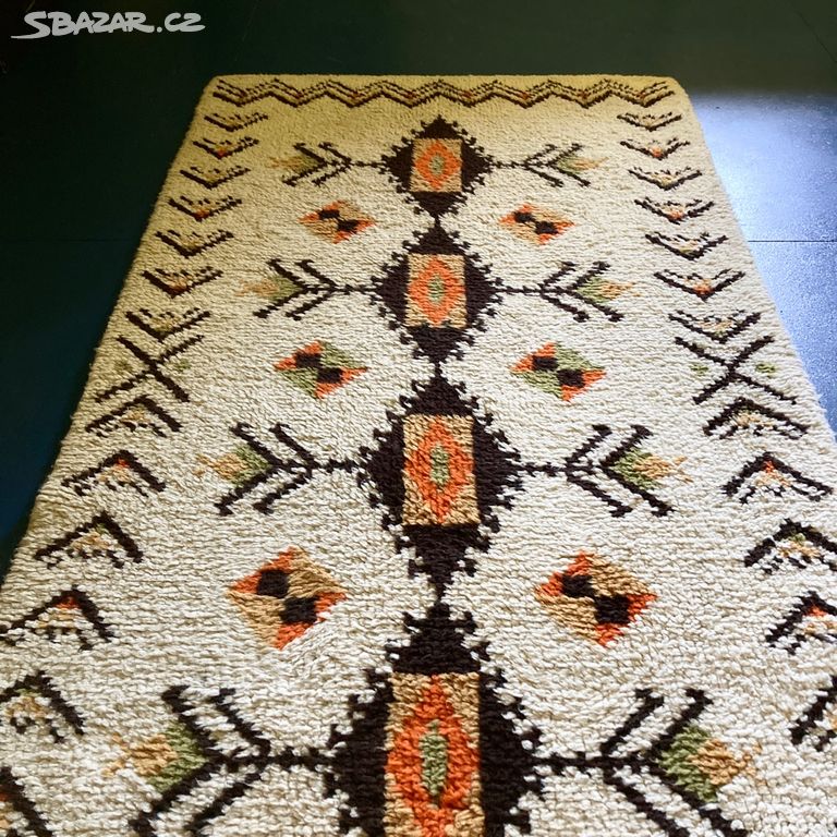 vlněný koberec 1970s