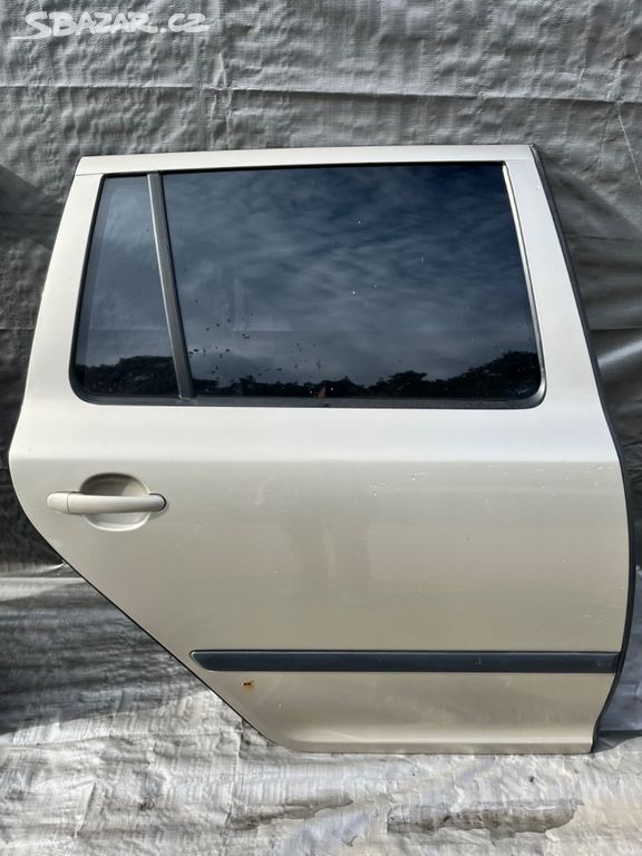 Škoda Octavia 2 kombi prave Zadni dveře 9201