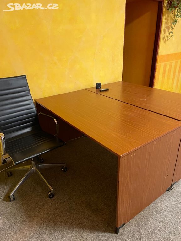 Stůl kancelářský bytelný 147 x 74 cm