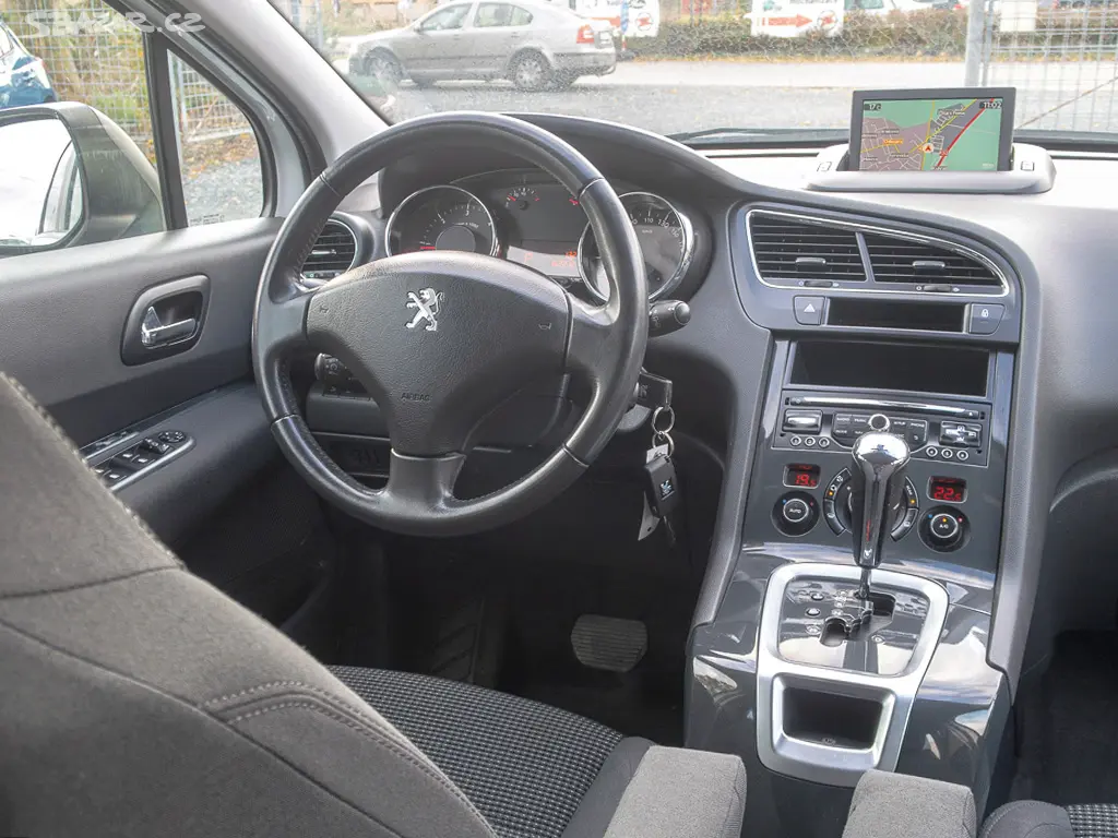 Peugeot 5008 FL 1.6HDI 88KW mat 7sedadel - fotka 5