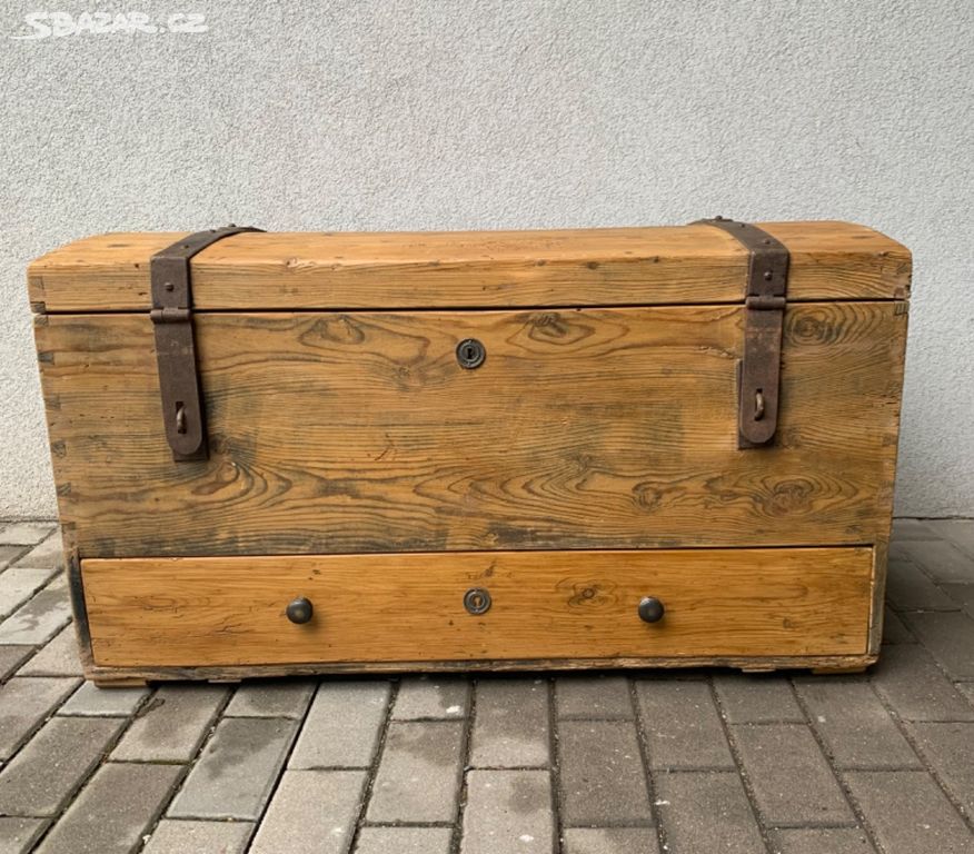Dřevěná truhla - lodní kufr