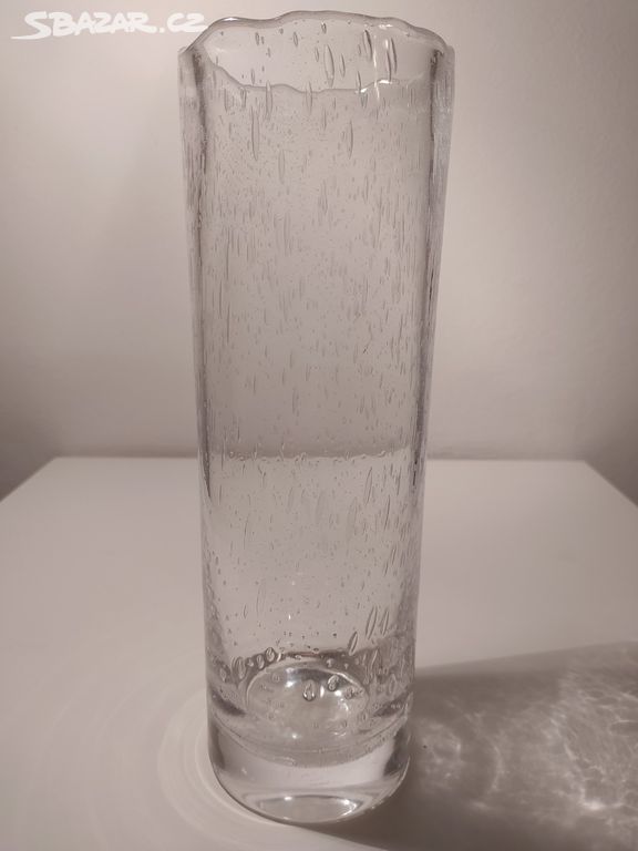 Skleněná váza z hutního skla, Pavel Hlava
