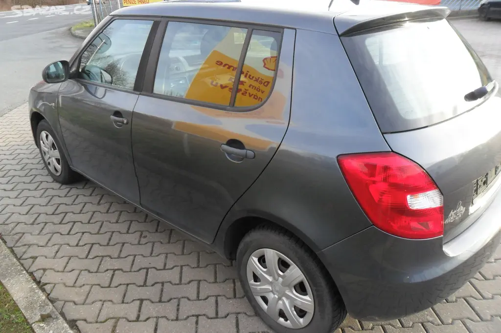 Škoda Fabia II, 1.4i/63kW, r. 2011, Servisní kniha - fotka 4