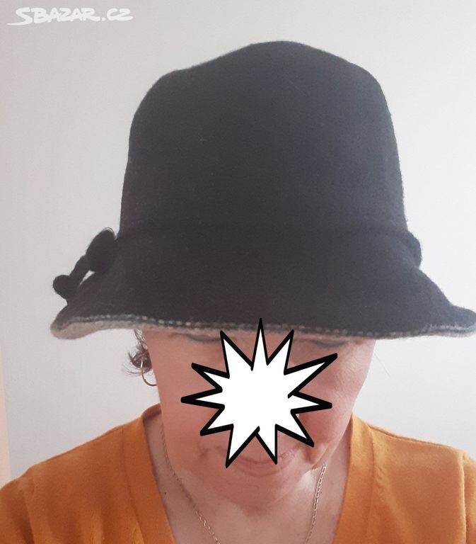 Dámská čepice-klobouček