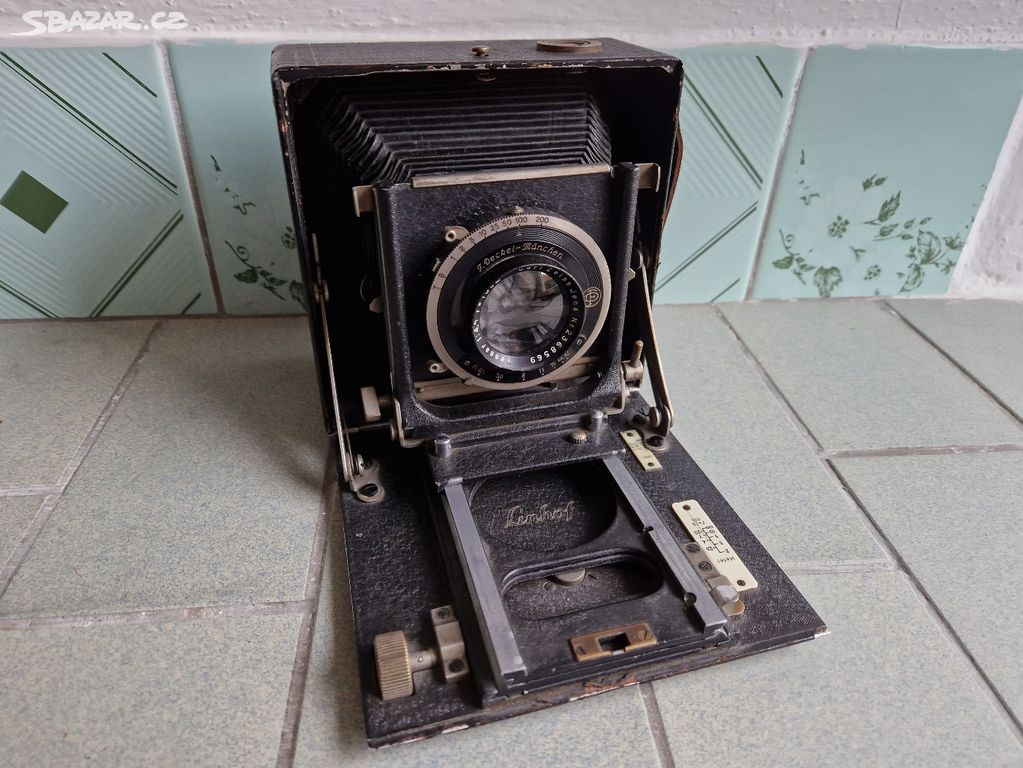 Starý měchový fotoaparát Linhof Standard Technika